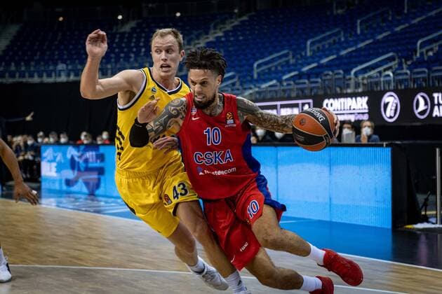 Basketball Berlin 27.01.2021 Saison 2020 2021 Euroleague Regular Season Alba Berlin vs ZSKA Moskau Daniel Hackett (Moskau, No.10) Luke Sikma (Alba Berlin, No.43)