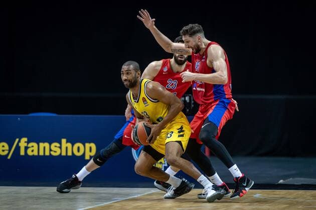 Basketball Berlin 27.01.2021 Saison 2020 2021 Euroleague Regular Season Alba Berlin vs ZSKA Moskau Jayson Granger (Alba Berlin, No.33) Nikita Kurbanov (Moskau, No.41)