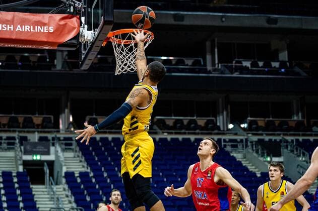 Basketball Berlin 27.01.2021 Saison 2020 2021 Euroleague Regular Season Alba Berlin vs ZSKA Moskau Peyton Siva (Alba Berlin, No.03) Johannes Voigtmann (Moskau, No.17)