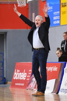 Basketball Damen 1. Bundesliga 11. Spieltag Herner TC - BC Pharmaserv Marburg am 27.01.2021 in der H2K Arena in Herne Marek Piotrowski ( Trainer Cheftrainer Herne )