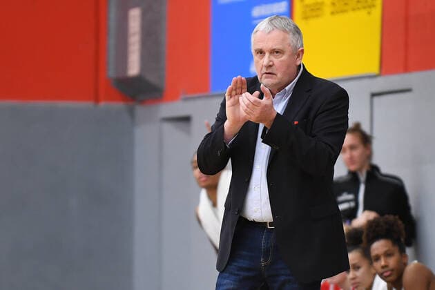 Basketball Damen 1. Bundesliga 11. Spieltag Herner TC - BC Pharmaserv Marburg am 27.01.2021 in der H2K Arena in Herne Marek Piotrowski ( Trainer Cheftrainer Herne )