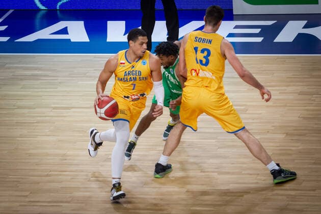 2021.01.28 Wloclawek, Koszykowka, FIBA Europe Cup, Sezon 2020 2021 Grupa C, mecz Arged BMSlam Stal Ostrow Wielkopolski - Sporting CP Lizbona N z Trey Kell (Stal nr 7) Shakir Smith (Sporting nr 5) Josip Sobin (Stal nr 13) Foto Piotr Kieplin PressFocus 2021.01.28 Wloclawek, FIBA Europe Cup, Sezon 2020 2021 Regular Season Group C, game Arged BMSlam Stal Ostrow Wielkopolski - Sporting CP Lizbona Trey Kell (Stal nr 7) Shakir Smith (Sporting nr 5) Josip Sobin (Stal nr 13) Credit: Piotr Kieplin PressFocus NEWSPIX.PL --- Newspix.pl  20210128PF_PK012