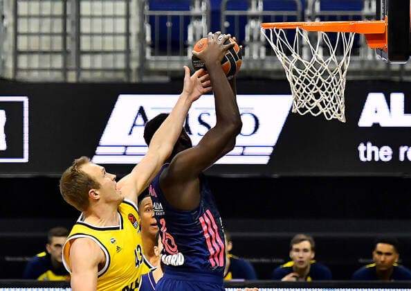 29.01.2021, xlakx, Basketball EuroLeague, Alba Berlin - Real Madrid emspor, v.l.Luke Sikma (Alba Berlin, No.43),Usman Garuba (Real Madrid, No.16) Berlin