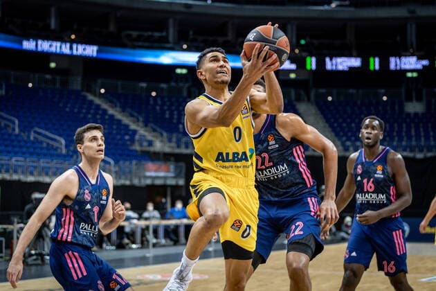 Basketball Berlin 29.01.2021 Saison 2020 2021 Euroleague Regualar Season Alba Berlin vs Real Madrid Maodo Lo (Alba Berlin, No.00) Walter Tavares (Real Madrid, No.22)