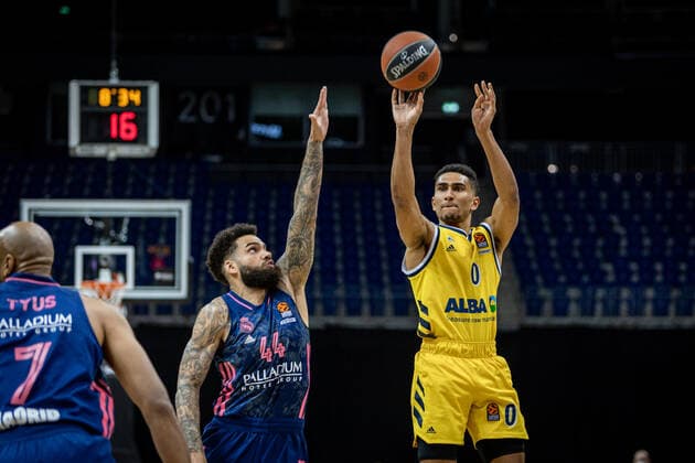 Basketball Berlin 29.01.2021 Saison 2020 2021 Euroleague Regualar Season Alba Berlin vs Real Madrid Maodo Lo (Alba Berlin, No.00) Jeffery Taylor (Real Madrid, No.44)