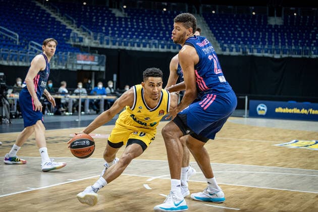 Basketball Berlin 29.01.2021 Saison 2020 2021 Euroleague Regualar Season Alba Berlin vs Real Madrid Maodo Lo (Alba Berlin, No.00) Walter Tavares (Real Madrid, No.22)