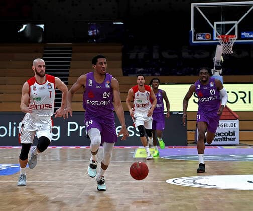 GSD zje123 Saison 2020 21 Easy credit Basketball Bundesliga BG Göttingen - Brose Bamberg Göttingens Aubrey Dawkins (am Ball) gegen Bambergs Alex Ruoff