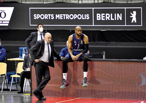 29.01.2021, xlakx, Basketball EuroLeague, Alba Berlin - Real Madrid emspor, v.l. Pablo Laso (Real Madrid, Trainer),Alex Tyus (Real Madrid, No.7) Berlin