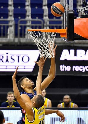 29.01.2021, xlakx, Basketball EuroLeague, Alba Berlin - Real Madrid emspor, v.l.Walter Samuel Tavares da Veiga (Real Madrid, No.22),Louis Olinde (Alba Berlin, No.19) Berlin