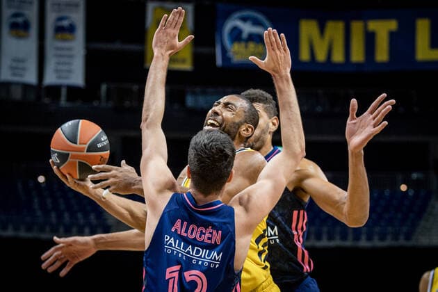 Basketball Berlin 29.01.2021 Saison 2020 2021 Euroleague Regualar Season Alba Berlin vs Real Madrid Jayson Granger (Alba Berlin, No.33) Carlos Alocen (Real Madrid, No.12) Walter Tavares (Real Madrid, No.22) hi.