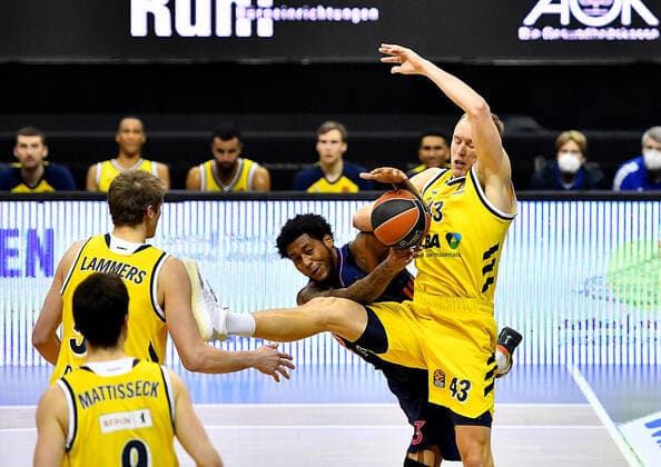 29.01.2021, xlakx, Basketball EuroLeague, Alba Berlin - Real Madrid emspor, v.l.Jonas Mattisseck (Alba Berlin, No.09),Ben Lammers(Alba Berlin, No.50),Trey Thompkins (Real Madrid, No.33),Luke Sikma (Alba Berlin, No.43) Berlin