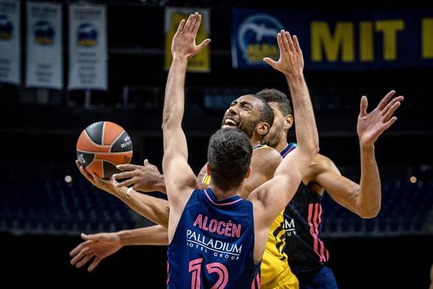 Basketball Berlin 29.01.2021 Saison 2020 2021 Euroleague Regualar Season Alba Berlin vs Real Madrid Jayson Granger (Alba Berlin, No.33) Carlos Alocen (Real Madrid, No.12)