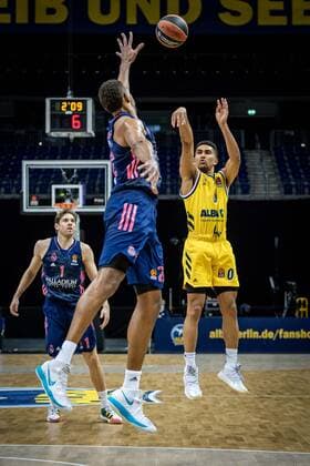 Basketball Berlin 29.01.2021 Saison 2020 2021 Euroleague Regualar Season Alba Berlin vs Real Madrid Maodo Lo (Alba Berlin, No.00) Walter Tavares (Real Madrid, No.22)
