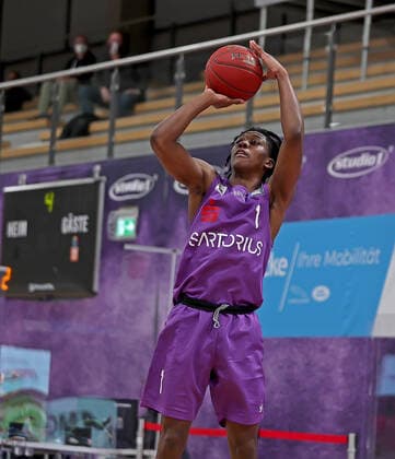 GSD zje123 Saison 2020 21 Easy credit Basketball Bundesliga BG Göttingen - Brose Bamberg Göttingens Deishuan Booker (am Ball)