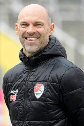 30.01.2021, xemx, Fussball 3.Liga, Tuerkguecue Muenchen - SV Waldhof Mannheim emspor, v.l. Cheftrainer Alexander Schmidt (Tuerkguecue Muenchen) Aktion, Einzelbild, angeschnittenes Einzelmotiv, Halbfigur, halbe Figur (DFL DFB REGULATIONS PROHIBIT ANY USE OF PHOTOGRAPHS as IMAGE SEQUENCES and or QUASI-VIDEO) Muenchen