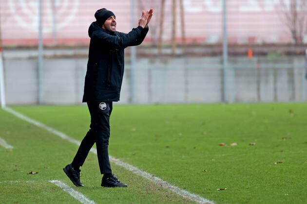Fußball, Trainerhistorie, Kickers Offenbach Mainz, Deutschland 30. Januar 2021: Regionalliga Südwest - 2020 2021 - 1. FSV Mainz 05 II vs. Kickers Offenbach Trainer Sreto Ristic (Offenbach) feuert sein Team an. Bruchweg Stadion Hessen Copyright: xFotostandx xRacochax