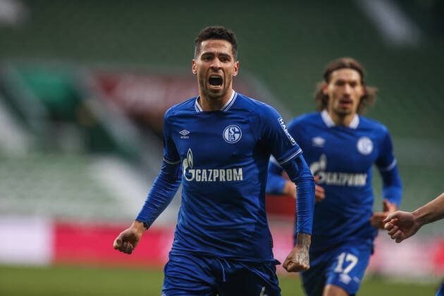 30.01.2021, Fussball, Saison 2020 2021, 1. Bundesliga, 19.Spieltag, SV Werder Bremen - FC Schalke 04, Omar Mascarell (FC Schalke 04) jubelt nach dem Tor zum 0 zu 1. Tim Rehbein RHR-FOTO DFL REGULATIONS PROHIBIT ANY USE OF PHOTOGRAPHS AS IMAGE SEQUENCES AND OR QUASI-VIDEO. Bremen Weserstadion Bremen Deutschland xRHR-FOTO TRx *** 30 01 2021, Football, Season 2020 2021, 1 Bundesliga, 19 Matchday, SV Werder Bremen FC Schalke 04, Omar Mascarell FC Schalke 04 cheers after scoring 0 to 1 Tim Rehbein RHR FOTO DFL REGULATES PROHIBIT ANY USE OF PHOTOGRAPHS AS IMAGE SEQUENCES AND OR QUASI VIDEO Bremen Weserstadion Bremen Germany xRHR FOTO TRx