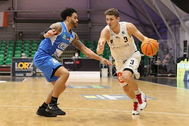 30.01.2021 - Basketball - Saison 2019 2020 - 2. Bundesliga Pro-A - 18. Spieltag: Nürnberg Falcons Basketball Club NBC - PS Karlsruhe LIONS - DaMa - Daniel Alexander Norl (13, PS Karlsruhe Lions ) Marcell Pongo (3, Nürnberg Falcons BC NBC )