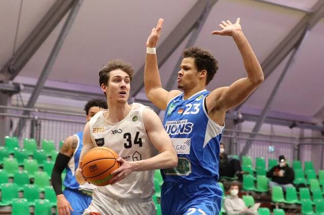 30.01.2021 - Basketball - Saison 2019 2020 - 2. Bundesliga Pro-A - 18. Spieltag: Nürnberg Falcons Basketball Club NBC - PS Karlsruhe LIONS - DaMa - Jackson Ross Kent (34, Nürnberg Falcons BC NBC ) Maurice Marko Pluskota (23, PS Karlsruhe Lions )