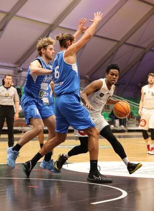 30.01.2021 - Basketball - Saison 2019 2020 - 2. Bundesliga Pro-A - 18. Spieltag: Nürnberg Falcons Basketball Club NBC - PS Karlsruhe LIONS - DaMa - Antonio Pilipovic (7, PS Karlsruhe Lions ) Adam Pechacek (8, PS Karlsruhe Lions ) Tra Holder (0, Nürnberg Falcons BC NBC )