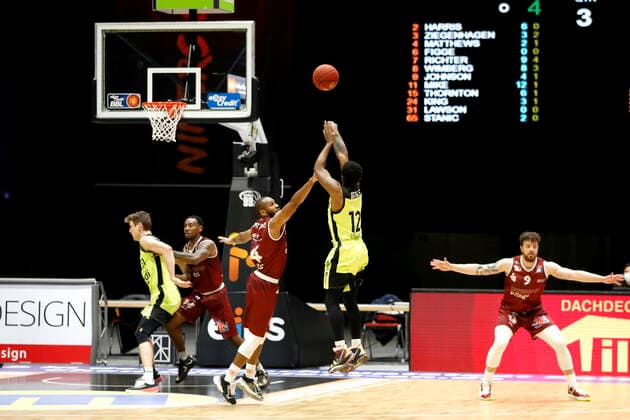 30.01.2021, easyCredit Basketball Bundesliga, BBL, Saison 2020 2021, Herren, Chemnitz Niners - Medi Bayreuth Lazeric Jones, Medi Bayreuth, Virgel Matthews, Niners Chemnitz Chemnitz Messe Chemnitz Sachsen Germany