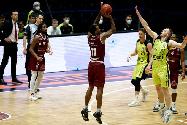 30.01.2021, easyCredit Basketball Bundesliga, BBL, Saison 2020 2021, Herren, Chemnitz Niners - Medi Bayreuth Isiaha Mike, Niners Chemnitz, Osvaldas Olisevicius, Medi Bayreuth Chemnitz Messe Chemnitz Sachsen Germany