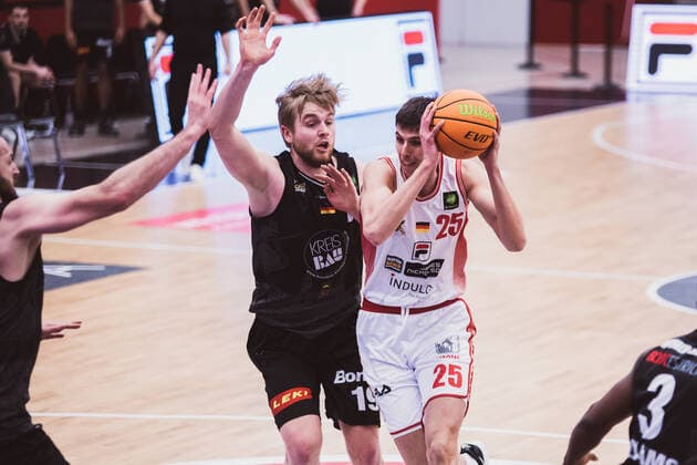 ProA: 18. Spieltag - Artland Dragons vs. VfL Kirchheim Knights, 30.01.2021 Jacob Knauf (Artland Dragons, 25), Till Pape (VfL Kirchheim Knights, 19); ProA: 18. Spieltag - Artland Dragons vs. VfL Kirchheim Knights am 30.01.2021 in Quakenbrueck (Artland Arena), Germany, Copyright: xBEAUTIFULxSPORTS Neddermannx
