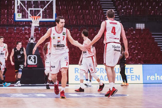 ProA: 18. Spieltag - Artland Dragons vs. VfL Kirchheim Knights, 30.01.2021 Adrian Breitlauch (Artland Dragons, 7), Thorben Doeding (Artland Dragons, 4); ProA: 18. Spieltag - Artland Dragons vs. VfL Kirchheim Knights am 30.01.2021 in Quakenbrueck (Artland Arena), Germany, Copyright: xBEAUTIFULxSPORTS Neddermannx