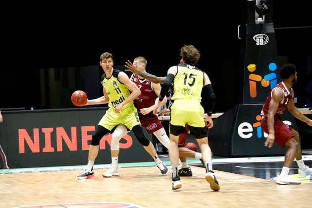 30.01.2021, easyCredit Basketball Bundesliga, BBL, Saison 2020 2021, Herren, Chemnitz Niners - Medi Bayreuth Andreas Seiferth, Medi Bayreuth, Matthew Tiby, Medi Bayreuth Chemnitz Messe Chemnitz Sachsen Germany