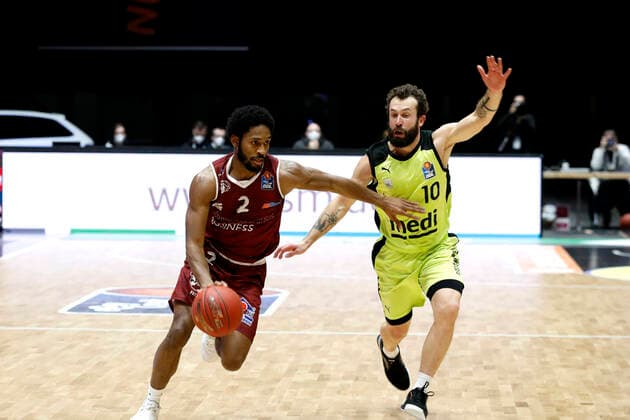 30.01.2021, easyCredit Basketball Bundesliga, BBL, Saison 2020 2021, Herren, Chemnitz Niners - Medi Bayreuth Terrell Harris, Niners Chemnitz, Bastian Doreth, Medi Bayreuth Chemnitz Messe Chemnitz Sachsen Germany