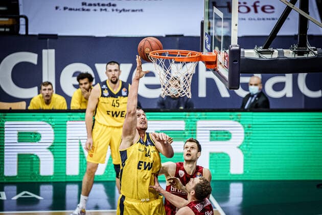 Basketball Oldenburg 30.01.2021 Saison 2020 2021 easyCredit BBL: 15. Spieltag: EWE Baskets - s. Oliver Würzburg Basketball Oldenburg 30.01.2021 Saison 2020 2021 easyCredit BBL: 15. Spieltag: EWE Baskets - s. Oliver Würzburg 24, Rasid Mahalbasic, EWE Baskets Oldenburg nur redaktionelle Verwendung - kommerzielle Verwendung Nutzung nur nach Absprache mit dem Fotografen Oldenburg Deutschland
