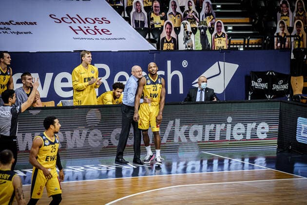 Basketball Oldenburg 30.01.2021 Saison 2020 2021 easyCredit BBL: 15. Spieltag: EWE Baskets - s. Oliver Würzburg Basketball Oldenburg 30.01.2021 Saison 2020 2021 easyCredit BBL: 15. Spieltag: EWE Baskets - s. Oliver Würzburg Head-Coach, Mladen DrijenÄiÄ‡, EWE Baskets Oldenburg 23, Rickey Paulding, EWE Baskets Oldenburg nur redaktionelle Verwendung - kommerzielle Verwendung Nutzung nur nach Absprache mit dem Fotografen Oldenburg Deutschland