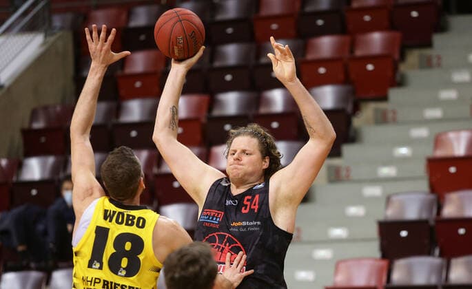 Ludwigsburg , Basketball easyCredit BBL Bundesliga , MHP RIESEN Ludwigsburg vs. JobStairs GIESSEN 46ers , John Bryant ( Giessen )