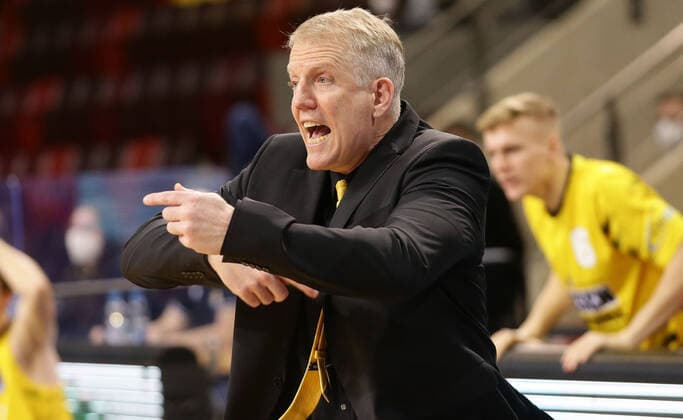 Ludwigsburg , Basketball easyCredit BBL Bundesliga , MHP RIESEN Ludwigsburg vs. JobStairs GIESSEN 46ers , John Patrick ( Trainer Riesen )
