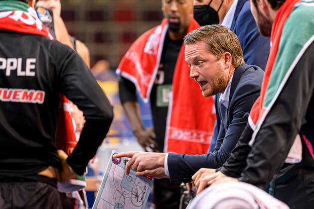 Ludwigsburg, Deutschland 30. Januar 2021: BBL- 20 21 - MHP Riesen Ludwigsburg vs. JobStairs Giessen 46ers Trainer Rolf Scholz (Giessen) Ludwigsburg MHP Arena Baden-Württemberg Deutschland