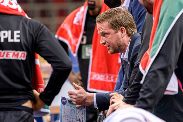 Ludwigsburg, Deutschland 30. Januar 2021: BBL- 20 21 - MHP Riesen Ludwigsburg vs. JobStairs Giessen 46ers Trainer Rolf Scholz (Giessen) Ludwigsburg MHP Arena Baden-Württemberg Deutschland