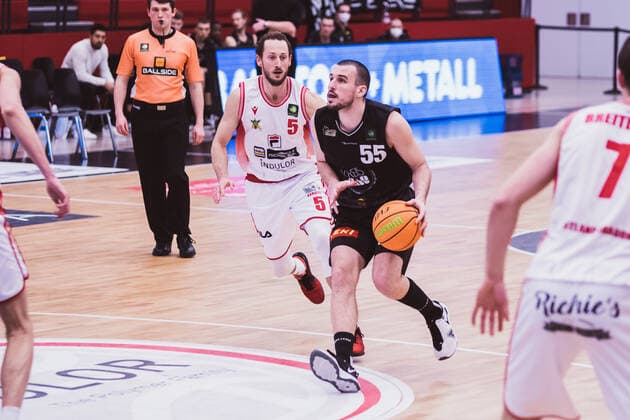 ProA: 18. Spieltag - Artland Dragons vs. VfL Kirchheim Knights, 30.01.2021 Chase Chandler Griffin (Artland Dragons, 5), Karlo Miksic (VfL Kirchheim Knights, 55); ProA: 18. Spieltag - Artland Dragons vs. VfL Kirchheim Knights am 30.01.2021 in Quakenbrueck (Artland Arena), Germany, Copyright: xBEAUTIFULxSPORTS Neddermannx