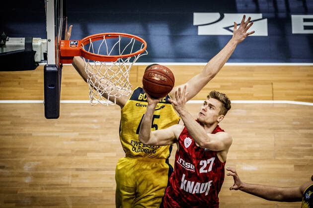Basketball Oldenburg 30.01.2021 Saison 2020 2021 easyCredit BBL: 15. Spieltag: EWE Baskets - s. Oliver Würzburg Basketball Oldenburg 30.01.2021 Saison 2020 2021 easyCredit BBL: 15. Spieltag: EWE Baskets - s. Oliver Würzburg Jonas Weitzel, No. 27, Würzburg nur redaktionelle Verwendung - kommerzielle Verwendung Nutzung nur nach Absprache mit dem Fotografen Oldenburg Deutschland