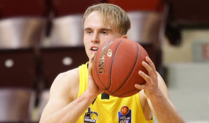 Ludwigsburg , Basketball easyCredit BBL Bundesliga , MHP RIESEN Ludwigsburg vs. JobStairs GIESSEN 46ers , Lukas herzog ( Riesen )