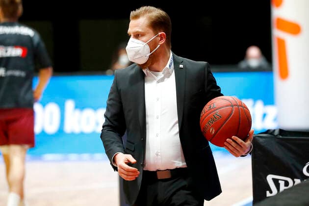15. Spieltag der easyCredit BBL Basketball Bundesliga in der Messe Chemnitz Saison 2020-2021 NINERS Chemnitz gegen Medi Bayreuth Lars Masell (Medi Bayreuth) Co-Trainer