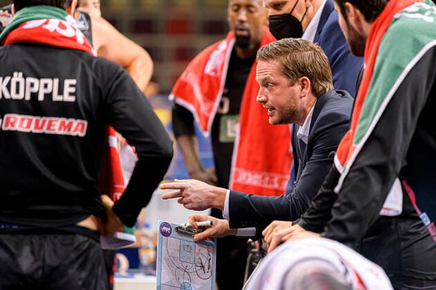 Ludwigsburg, Deutschland 30. Januar 2021: BBL- 20 21 - MHP Riesen Ludwigsburg vs. JobStairs Giessen 46ers Trainer Rolf Scholz (Giessen) Ludwigsburg MHP Arena Baden-Württemberg Deutschland