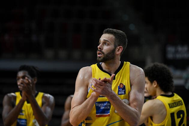 Jonas Wohlfarth-Bottermann (MHP Riesen Ludwigsburg) applaudiert nach dem Sieg, GER, MHP Riesen Ludwigsburg vs. JobStairs Gießen 46ers, 30.01.2021, 15. Spieltag easycredit Basketball Bundesliga, Spielzeit 2020 2021. GER, MHP Riesen Ludwigsburg vs. JobStairs Gießen 46ers, 30.01.2021, 15. Spieltag easycredit Basketball Bundesliga, Spielzeit 2020 2021 Ludwigsburg Copyright: xEibnerxPressefoto MichaelxMemmlerx EP_MMR