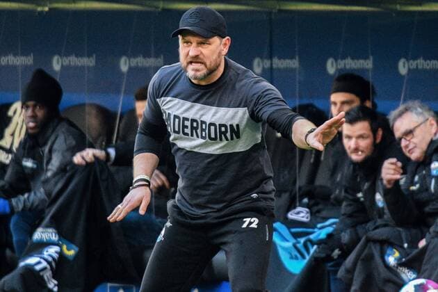 Trainer Steffen Baumgart ( SC P ) Deutschland , Hamburg , Volksparkstadion , 2. Fussball Bundesliga , Hamburger SV - SC Paderborn