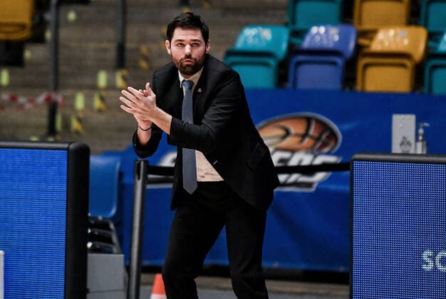 31.01.2021, xpsx, Basketball easyCredit BBL, Fraport Skyliners - Telekom Baskets Bonn v.l. Trainer Head Coach Sebastian Gleim (Fraport Sykliners) emspor Frankfurt am Main