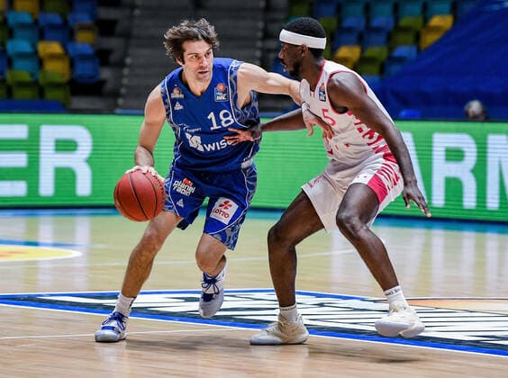 31.01.2021, xpsx, Basketball easyCredit BBL, Fraport Skyliners - Telekom Baskets Bonn v.l. Joe Rahon (Fraport Sykliners), Josh Hagins (Telekom Baskets Bonn) emspor Frankfurt am Main