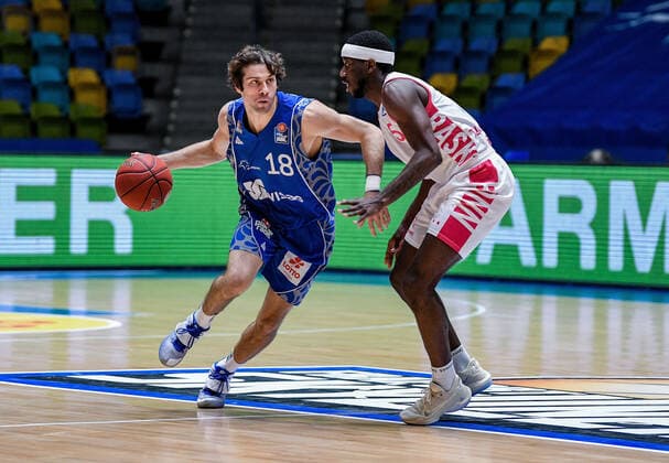 31.01.2021, xpsx, Basketball easyCredit BBL, Fraport Skyliners - Telekom Baskets Bonn v.l. Joe Rahon (Fraport Sykliners), Josh Hagins (Telekom Baskets Bonn) emspor Frankfurt am Main