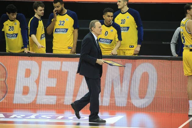 DEU, 1. BBL Alba Berlin vs. RASTA Vechta , 31.01.2021, Mercedes-Benz-Arena, Berlin, DEU, 1. BBL Alba Berlin vs. RASTA Vechta , im Bild Cheftrainer Aito Garcia Reneses (ALBA Berlin), Jonas Mattisseck (ALBA Berlin 9), Johannes Thiemann (ALBA Berlin 32), Maodo Lo (ALBA Berlin 0), Tim Schneider (ALBA Berlin 10)
