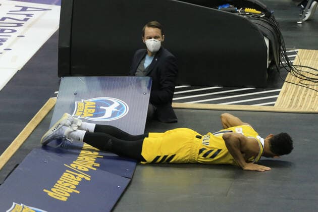 DEU, 1. BBL Alba Berlin vs. RASTA Vechta , 31.01.2021, Mercedes-Benz-Arena, Berlin, DEU, 1. BBL Alba Berlin vs. RASTA Vechta , im Bild Maodo Lo (ALBA Berlin 0), harte Landung