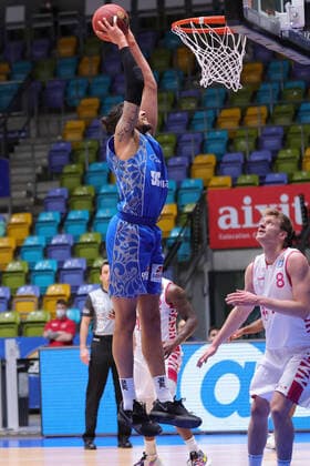 Fraport Skyliners - Telekom Baskets Bonn, easyCredit BBL Dunking von Michael Kessens (Fraport Skyliners, 2). Basketball-Spiel der easyCredit BBL zwischen den Fraport Skyliners und Telekom Baskets Bonn am 31. Januar 2021 in der Fraport-Arena in Frankfurt am Main., Frankfurt am Main Hessen Deutschland Fraport-Arena
