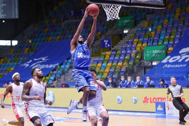 Fraport Skyliners - Telekom Baskets Bonn, easyCredit BBL Korbleger von Quantez Robertson (Fraport Skyliners, 23). Basketball-Spiel der easyCredit BBL zwischen den Fraport Skyliners und Telekom Baskets Bonn am 31. Januar 2021 in der Fraport-Arena in Frankfurt am Main., Frankfurt am Main Hessen Deutschland Fraport-Arena
